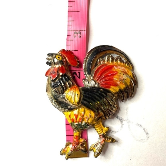 Vintage rooster brooch not sure what this lightweight material is. Box 12-93 - Picture 2 of 4